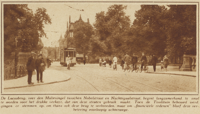 873137 Afbeelding van het verkeer op de Lucasbrug te Utrecht, met op de achtergrond de Nobelstraat.